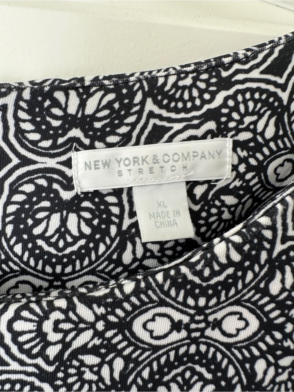 New York & Company Black and White Lace-Print Sleeveless Sheath Dress - Picture 4 of 6